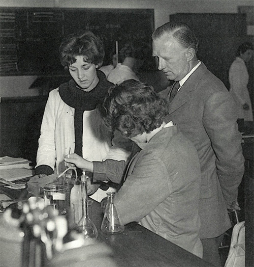 Queen Elizabeth II visits QMUL